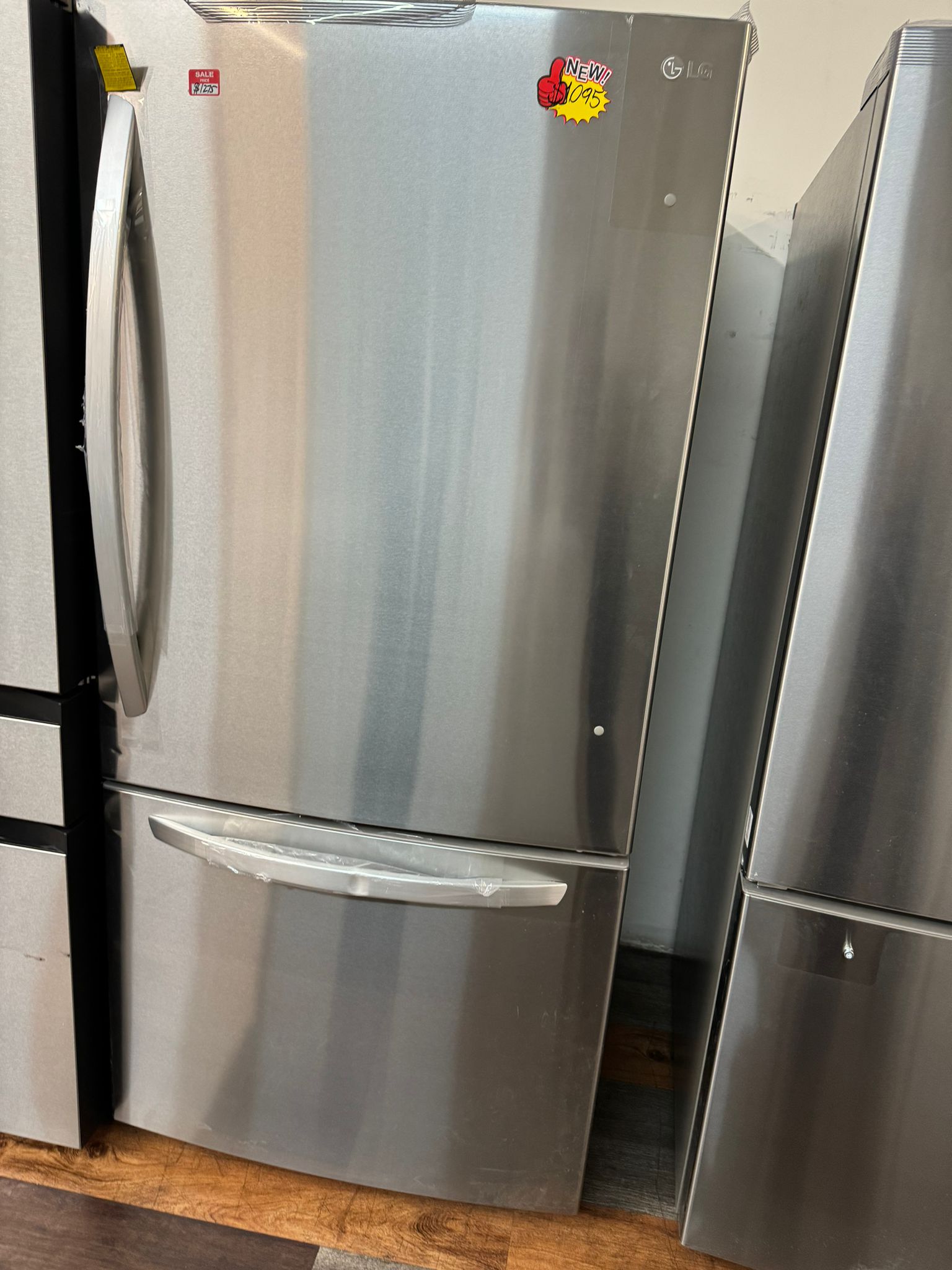 LG New – 25.5 Cu. Ft. Bottom-Freezer Refrigerator – Stainless Steel