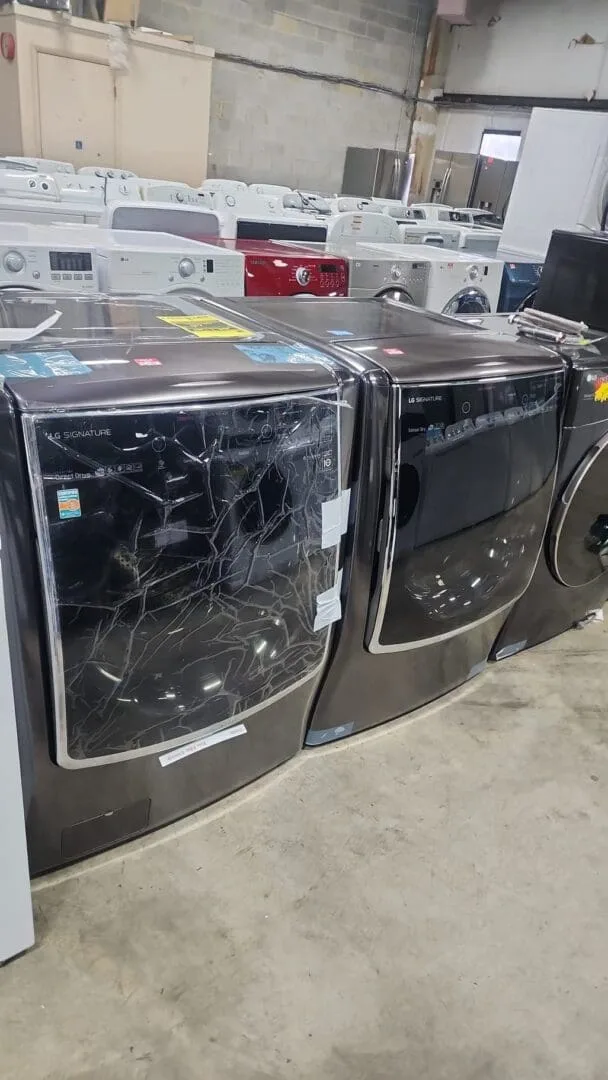 LG – SIGNATURE 5.8 Cu. Ft. High-Efficiency Front Load Washer With 9.0 Cu. Ft. Smart Electric Dryer