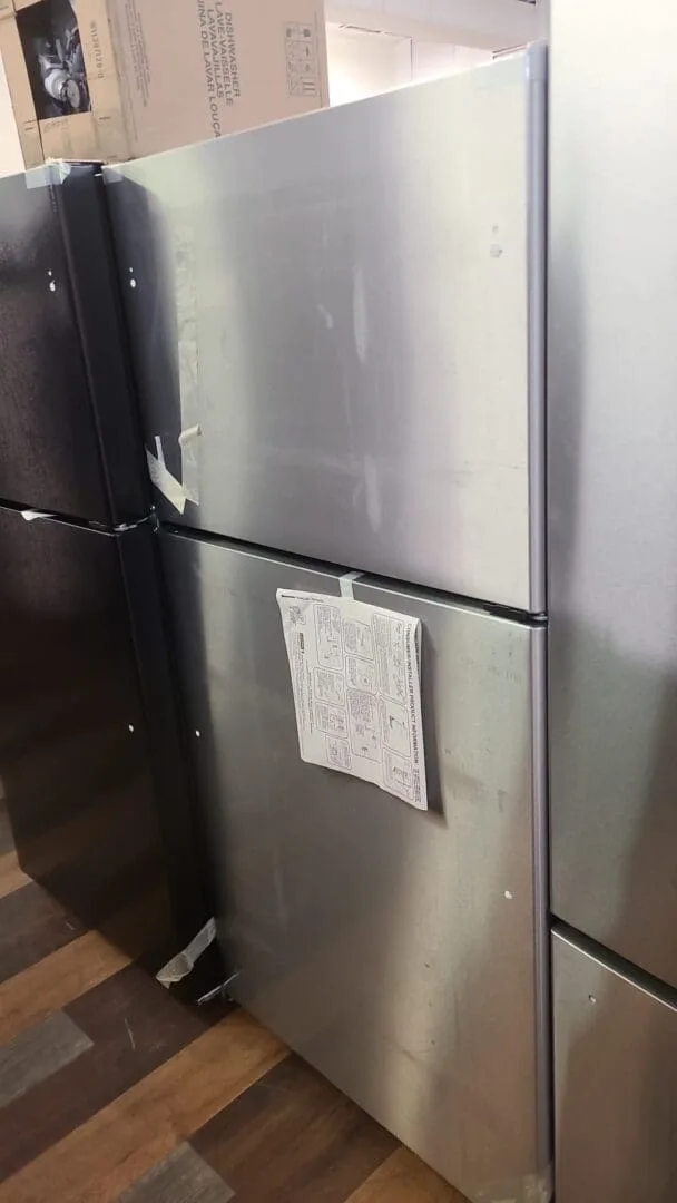 GE New - 21.9 Cu. Ft. Top-Freezer Refrigerator - Stainless Steel