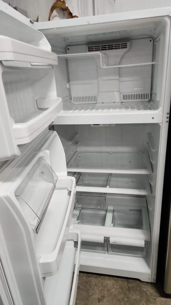 GE 28" Width Top Bottom Refrigerator - White