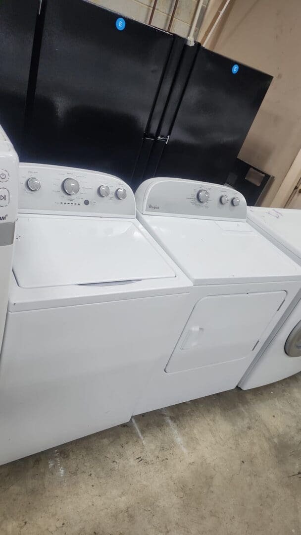 Whirlpool Like New Washer Dryer Set – White