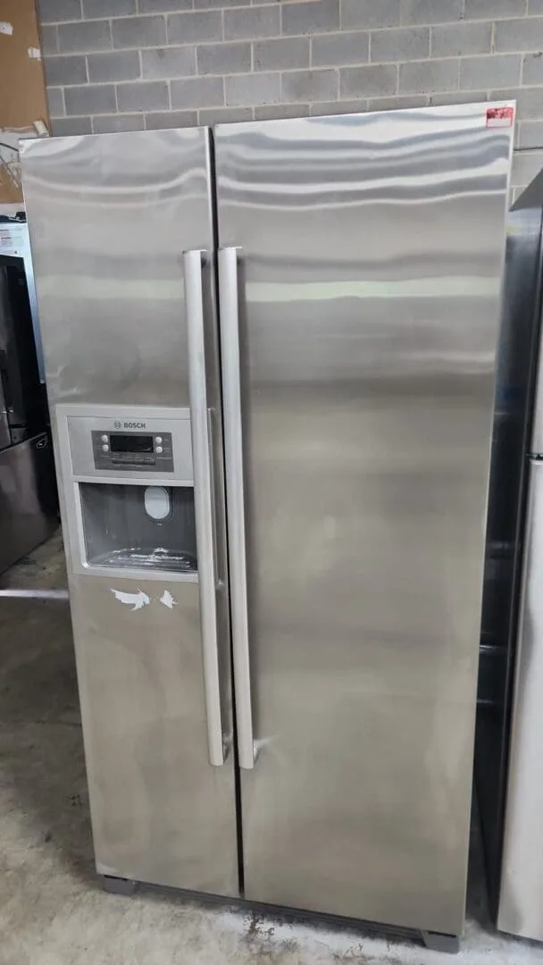 Bosch Used  20.2 cu. ft. Counter-Depth Side by Side Refrigerator – Stainless