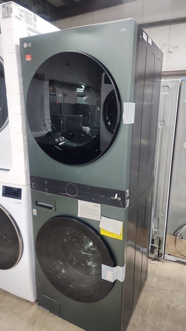 LG - 4.5 Cu. Ft. HE Smart Front Load Washer and 7.4 Cu. Ft. Electric Dryer WashTower - Nature Green