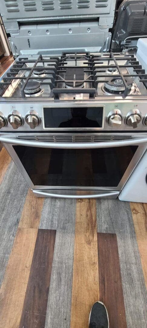 Samsung Like New Gas Stove Slide in – Stainless