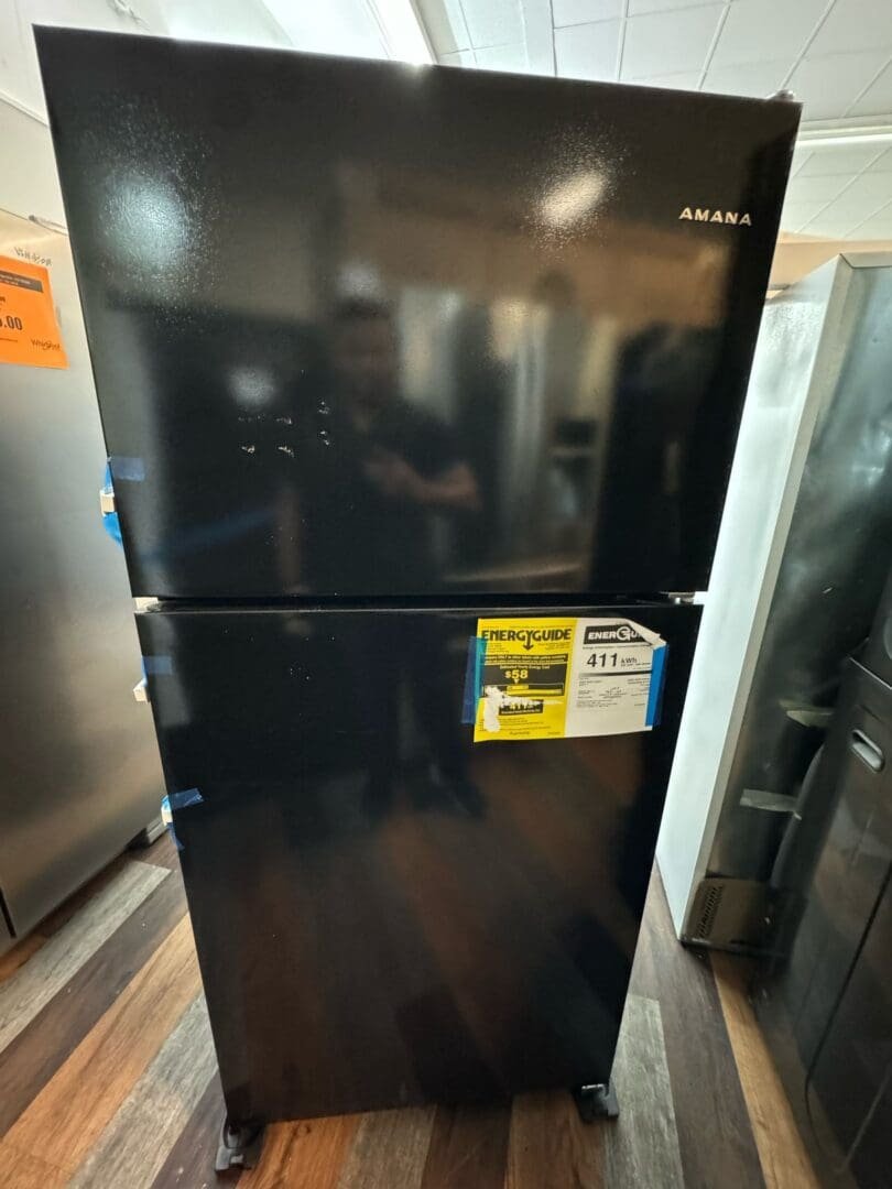 Amana 30″ Like New Top Bottom Refrigerator – Black