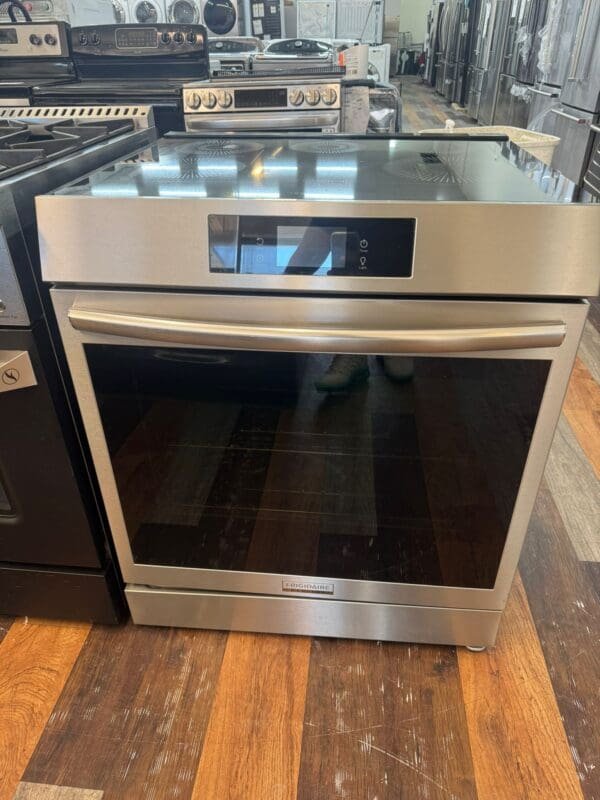 Frigidaire Gallery 30" Like New Slide In Induction Stove