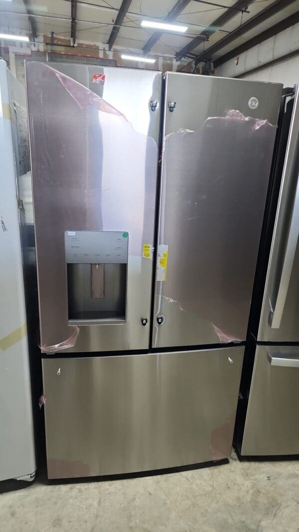 GE New GFE26JYMXFFS 36 Inch French Door Refrigerator - Image 4