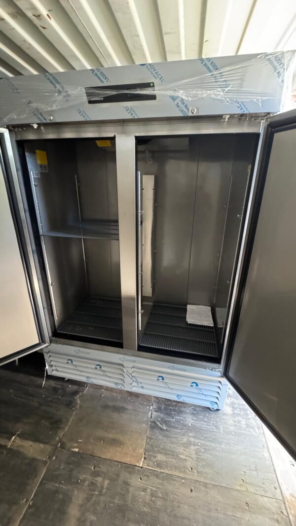 Kutano KUTR2SS49 cu ft 2-Door Reach-In Refrigerator - Image 3