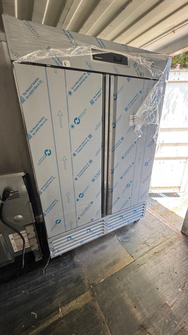 Kutano KUTR2SS49 cu ft 2-Door Reach-In Refrigerator - Image 4