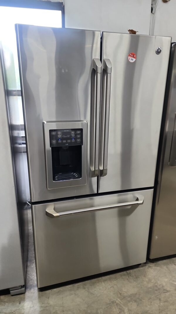 Cafe CFSP5RKBSS 25.1 cu. ft. French Door Refrigerator - Image 4