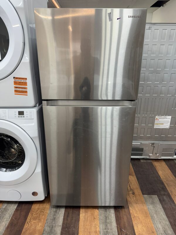 Samsung RT18M6215SR 29 Inch Top-Freezer Refrigerator - Image 3