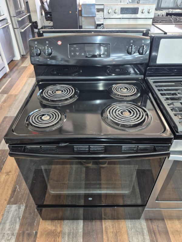 GE JB250DFBB 30" Free-Standing Electric Range - Image 3