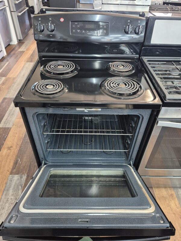 GE JB250DFBB 30" Free-Standing Electric Range - Image 2