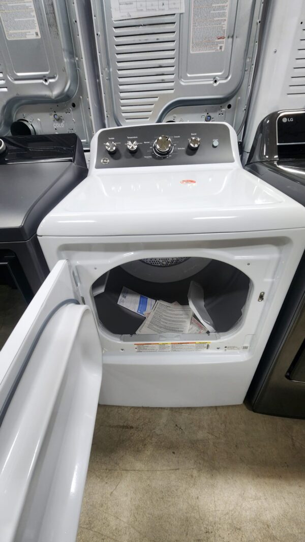GE GTD48EASW0WB 7.2 cu ft Electric Dryer - Image 3