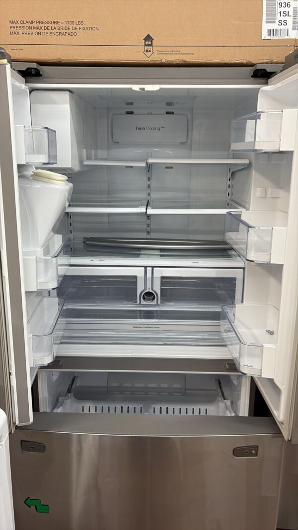 Samsung RF28HFEDBSR 28 cu ft French‑Door Refrigerator - Image 3