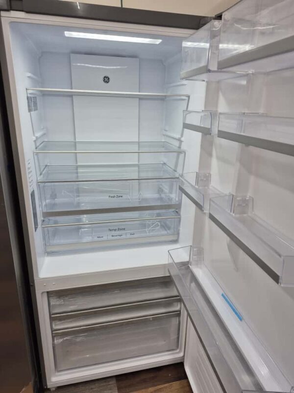 GE GBE17HYRFS – 17.7 cu ft Counter‑Depth Bottom‑Freezer Refrigerator - Image 4