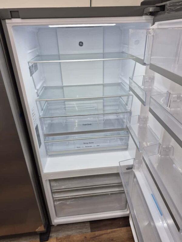 GE GBE17HYRFS – 17.7 cu ft Counter‑Depth Bottom‑Freezer Refrigerator - Image 3